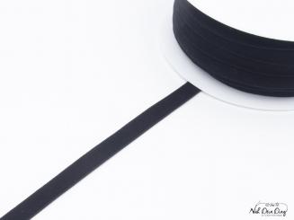 Trägergummi, schwarz, mit samt- artiger Oberfläche 