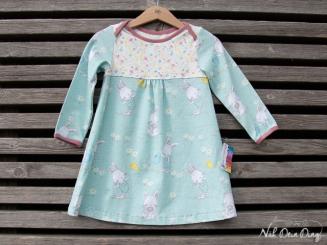 Kinderkleid Gr. 86 Hasen im Frühling 