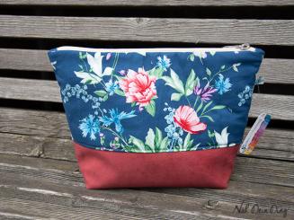 Reißverschlusstasche Blumen blau 